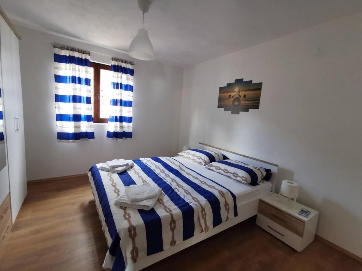 Kuca Za Odmor Obitelji Pedisic Villa Banj Exterior photo
